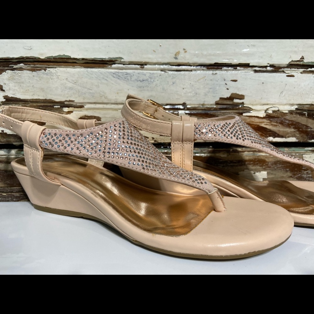 CM Claire sandals size 7 never worn